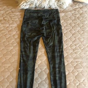 Lululemon fast and free camo size 6